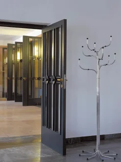 Fritz Hansen Coat Tree af Sidse Werner> Entrémøbler