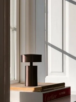 Audo Copenhagen Column Portable Lampe, bronze fra> Portable Lamper|Spots