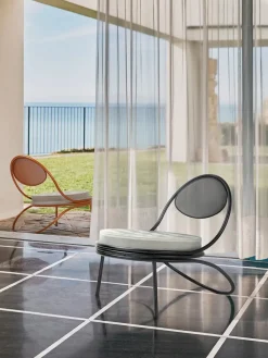 GUBI Copacabana Lounge Chair, international orange fra><noscript><img width=