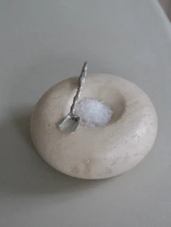 Wabi Sabi Nordic Cosmos Object Ø 12 cm, travertin fra> Gaver Til Hende|Service