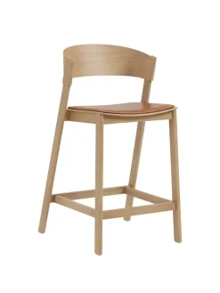 Muuto Cover Counter Stool, oak w. cognac leather fra> Barstole