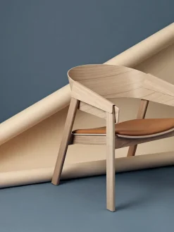 Muuto Cover Lounge Chair, oak w. cognac leather fra><noscript><img width=
