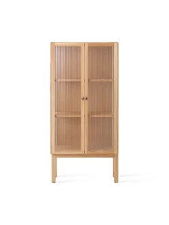 Audo Copenhagen Curiosity Cabinet, low fra> Vitrineskabe