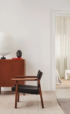 Fredericia Furniture Den Spanske Stol i mørkebrun læder, Røget eg olie af Børge Mogensen><noscript><img width=