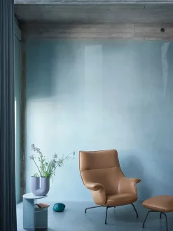 Muuto Doze Lounge Chair inkl. Fodskammel, cognac refine leather fra> Fodskamler|Lænestole