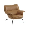 Muuto Doze Lounge Chair, Low Back, Refine Leather Cognac, Tube base fra> Lænestole