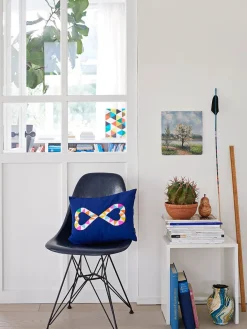 Vitra Eames Fiberglass Chair DSR, sortlakeret fra> Spisebordsstole