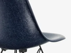 Vitra Eames Fiberglass Chair DSW, sortlakeret ahorn fra> Spisebordsstole
