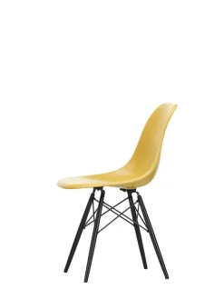Vitra Eames Fiberglass Chair DSW, sortlakeret ahorn fra><noscript><img width=