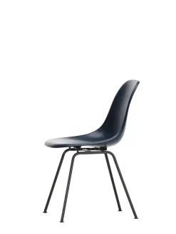 Vitra Eames Fiberglass Chair DSX, sortlakeret fra><noscript><img width=