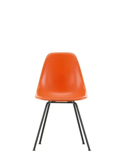 Vitra Eames Fiberglass Chair DSX, sortlakeret fra><noscript><img width=