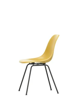 Vitra Eames Fiberglass Chair DSX, sortlakeret fra><noscript><img width=