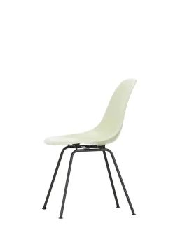 Vitra Eames Fiberglass Chair DSX, sortlakeret fra><noscript><img width=