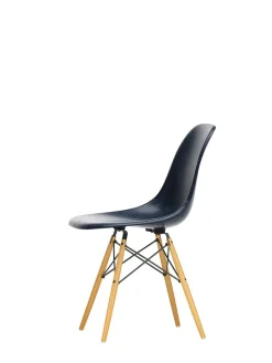 Vitra Eames Fiberglass Chair DSW, lys ahorn fra><noscript><img width=