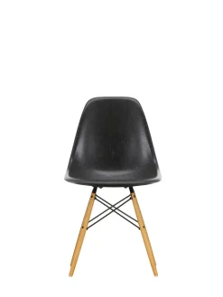 Vitra Eames Fiberglass Chair DSW, lys ahorn fra><noscript><img width=