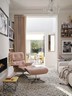 Vitra Eames Lounge Chair inkl. Fodskammel, valnød/Nubia fra><noscript><img width=
