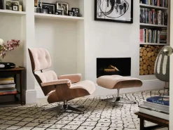 Vitra Eames Lounge Chair inkl. Fodskammel, valnød/Nubia fra><noscript><img width=