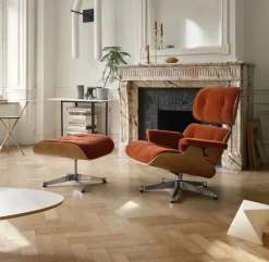 Vitra Eames Lounge Chair, kirsebær, calma brandy inkl. Fodskammel fra> Fodskamler|Loungestole