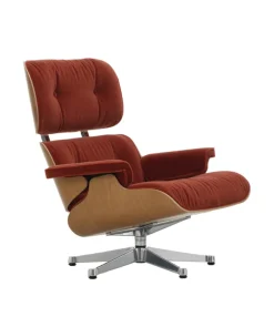 Vitra Eames Lounge Chair, kirsebær, calma brandy inkl. Fodskammel fra><noscript><img width=