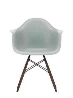 Vitra Eames Plastic Armchair DAW, mørkbejdset ahorntræ fra> Spisebordsstole