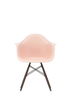 Vitra Eames Plastic Armchair DAW, mørkbejdset ahorntræ fra><noscript><img width=