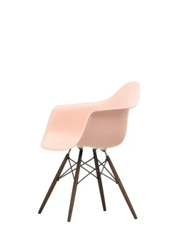 Vitra Eames Plastic Armchair DAW, mørkbejdset ahorntræ fra><noscript><img width=