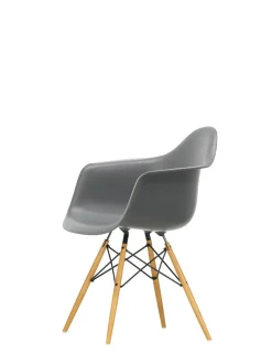Vitra Eames Plastic Armchair DAW, ahorntræ fra><noscript><img width=