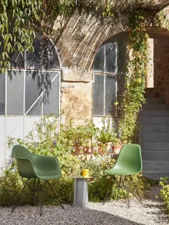 Vitra Eames Plastic Armchair DAR, sort pulverlakering fra> Spisebordsstole