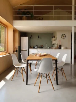 Vitra Eames Plastic Side Chair DSW, mørkbejdset ahorntræ fra> Spisebordsstole