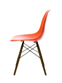 Vitra Eames Plastic Side Chair DSW, mørkbejdset ahorntræ fra><noscript><img width=