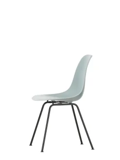 Vitra Eames Plastic Side Chair DSX, sort pulverlakeret fra><noscript><img width=