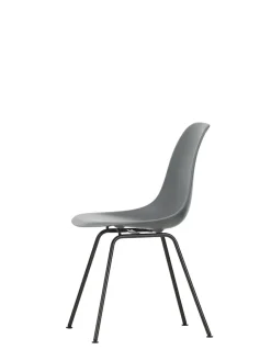 Vitra Eames Plastic Side Chair DSX, sort pulverlakeret fra><noscript><img width=