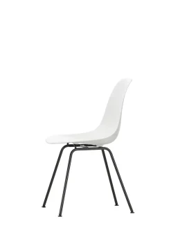 Vitra Eames Plastic Side Chair DSX, sort pulverlakeret fra><noscript><img width=