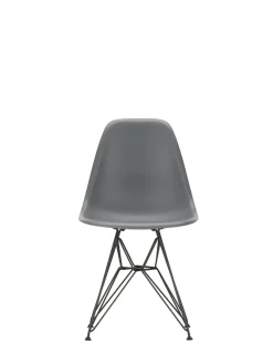 Vitra Eames Plastic Side Chair DSR, sort pulverlakeret fra><noscript><img width=