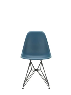 Vitra Eames Plastic Side Chair DSR, sort pulverlakeret fra><noscript><img width=
