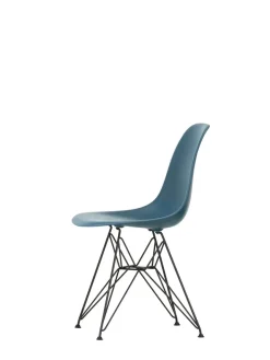 Vitra Eames Plastic Side Chair DSR, sort pulverlakeret fra><noscript><img width=