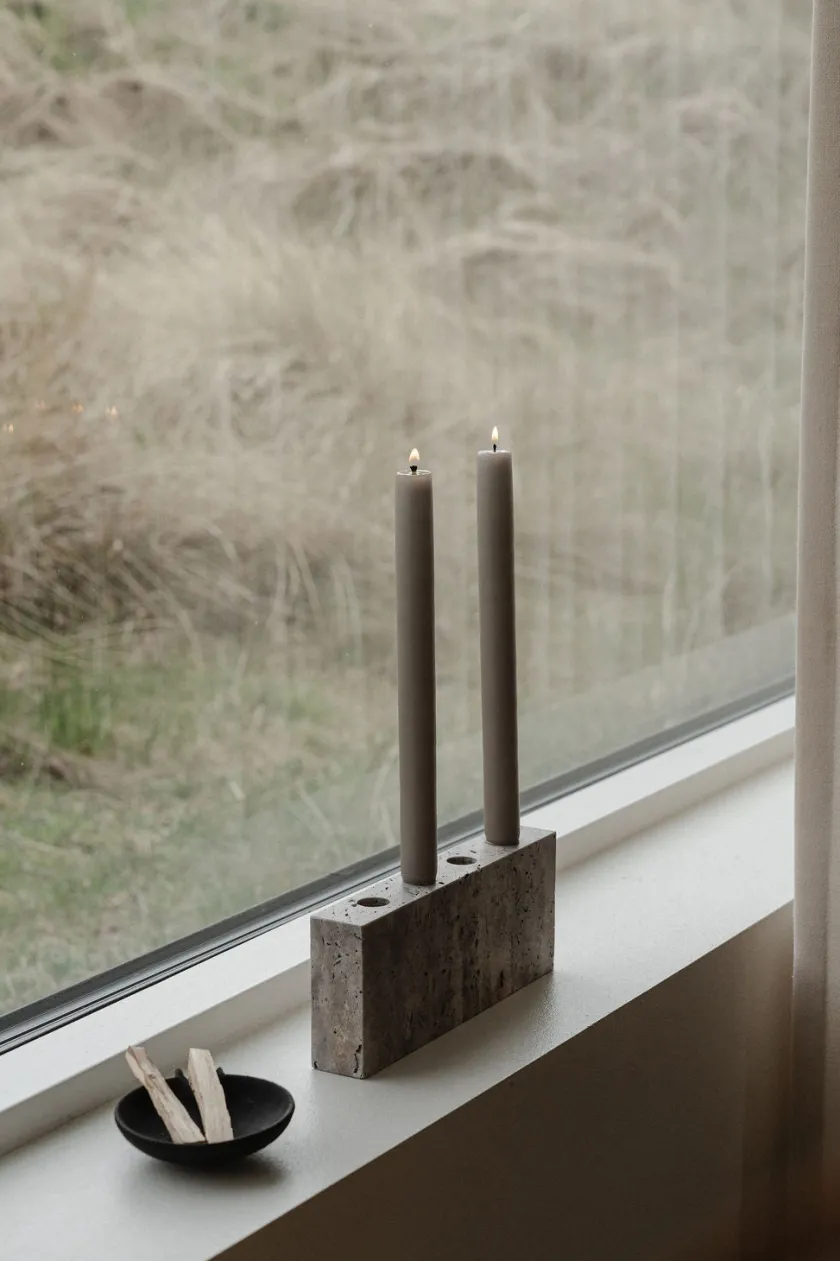 Wabi Sabi Nordic Epode Lysestage 25 cm, travertin silver fra> Gaver Til Hende|Kalenderlys & Julelysestager