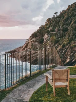 GUBI F-Chair Outdoor Loungestol fra><noscript><img width=