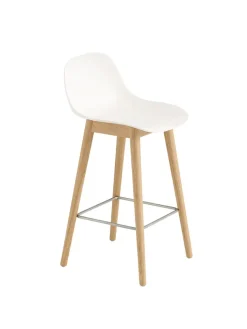 Muuto Fiber Bar Stool Wood w. back fra><noscript><img width=