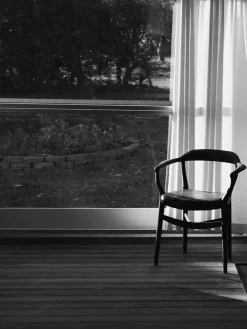 House of Finn Juhl FJ 44 stol, eg olie/vegetal læder af Finn Juhl><noscript><img width=