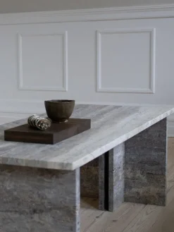 Wabi Sabi Nordic Fjer Sofabord 110 cm, travertin silver fra><noscript><img width=