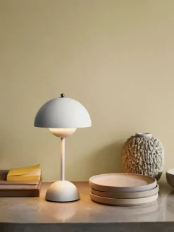 &Tradition Flowerpot Portable VP9 Bordlampe af Verner Panton> Gaver Til Hende|Portable Lamper