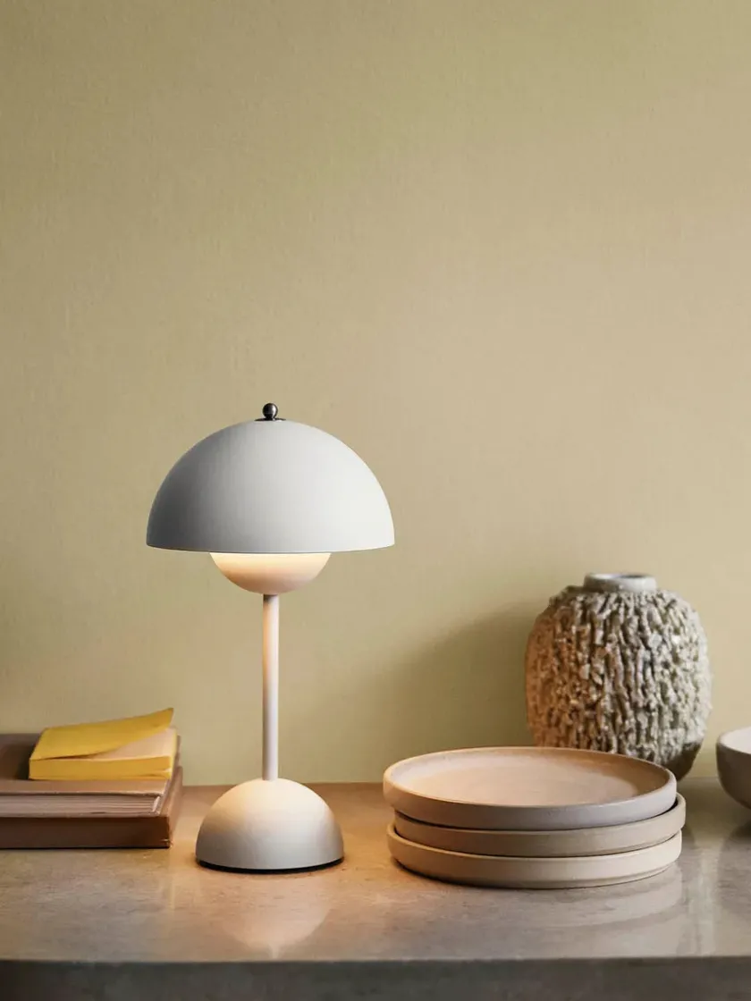 &Tradition Flowerpot Portable VP9 Bordlampe af Verner Panton> Gaver Til Hende|Portable Lamper