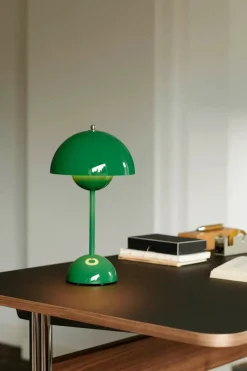 &Tradition Flowerpot Portable VP9 Bordlampe af Verner Panton><noscript><img width=