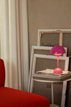 &Tradition Flowerpot Portable VP9 Bordlampe af Verner Panton><noscript><img width=