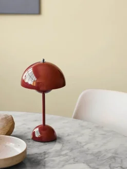 &Tradition Flowerpot Portable VP9 Bordlampe af Verner Panton><noscript><img width=