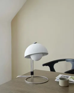 &Tradition Flowerpot VP4 bordlampe af Verner Panton><noscript><img width=