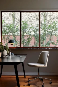&Tradition Flowerpot VP3 bordlampe af Verner Panton><noscript><img width=