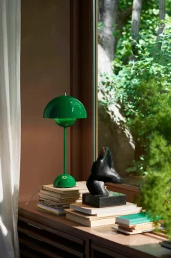 &Tradition Flowerpot VP3 bordlampe af Verner Panton><noscript><img width=