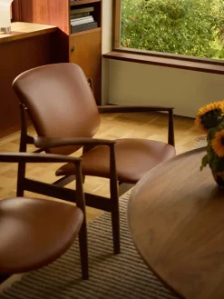House of Finn Juhl France Chair, valnød af Finn Juhl><noscript><img width=